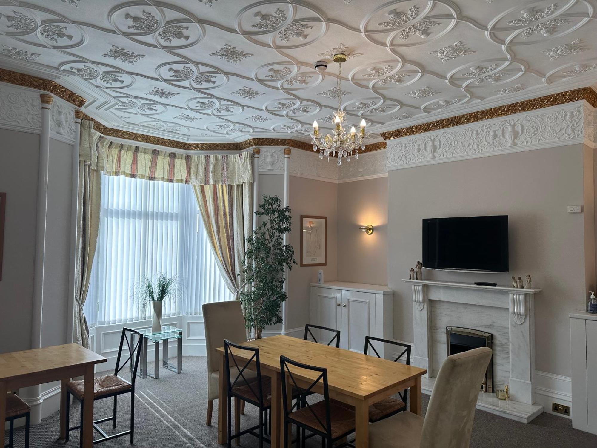 Third House Guest House แอเบอร์ดีน ภายนอก รูปภาพ